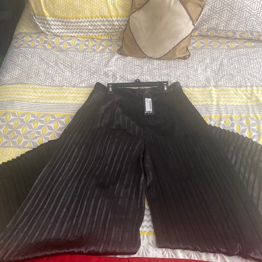 Pleated satin white leg pants
